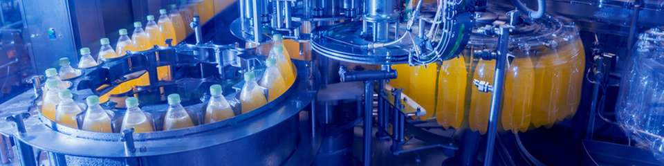 Die Systemlösung ermöglicht unterbrechungsfreies Dosieren dank Zwischenbehälter, auslaufsicherer Komponenten, automatischer Füllstandsüberwachung und CIP‑fähigem Design für hygienische und effiziente Prozesse.