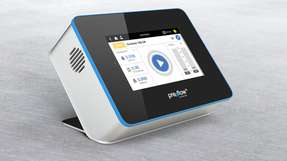 Die Dosiersteuerung erhält neue Funktionen für Wartungshinweise, automatischen Stopp bei externen Fehlern sowie Druckauswertung zur Qualitäts- und Mengenüberwachung.