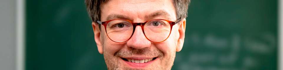 Prof. Dr. Stephan Wagner, Professor für Umweltanalytik an der Hochschule Fresenius in Idstein, leitet eine Analytica Conference Session zur Kunststoffanalytik.