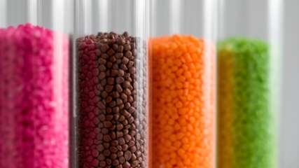 In Deutschland hat Evonik eine deutliche Kapazitätserweiterung für hydroxylterminierte Polybutadiene (HTPB) vorgenommen.