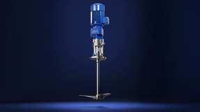 Die EnSaLine-Rührwerksplattform zielt auf hygienisches Mischen mit weniger Energie- und Wartungsaufwand: kartuschenbasierte Dichtungen und Lager ermöglichen Service in unter 30 Minuten, während effiziente Laufräder Mischzeiten verkürzen und den Energieverbrauch senken.