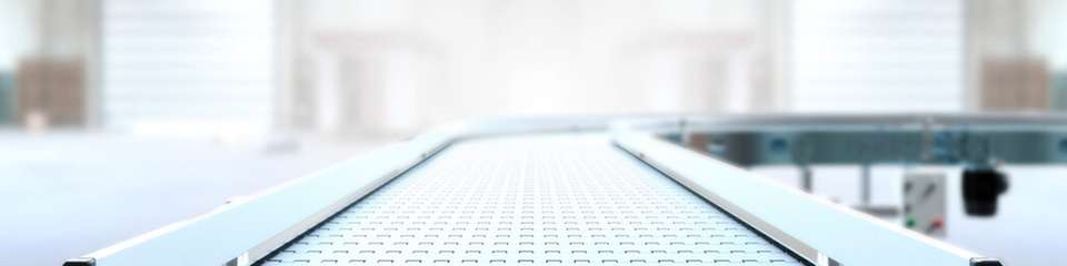 Die neue Fördertechnik kombiniert modulare Hardware mit softwaregesteuerter Automatisierung und ermöglicht dadurch einen flexiblen, skalierbaren und effizient vernetzten Materialfluss in industriellen Anlagen.