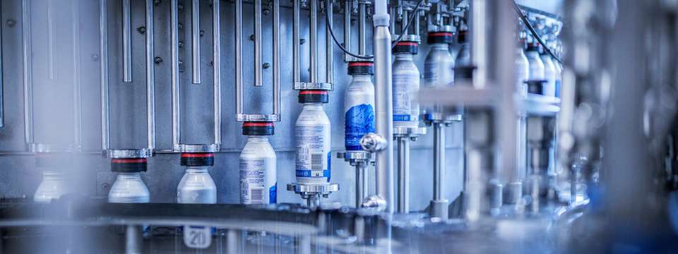Der KHS Innofill Glass DNRF ist ein Langrohrfüller für niedrige Sauerstoffeinträge im Abfüllprozess.