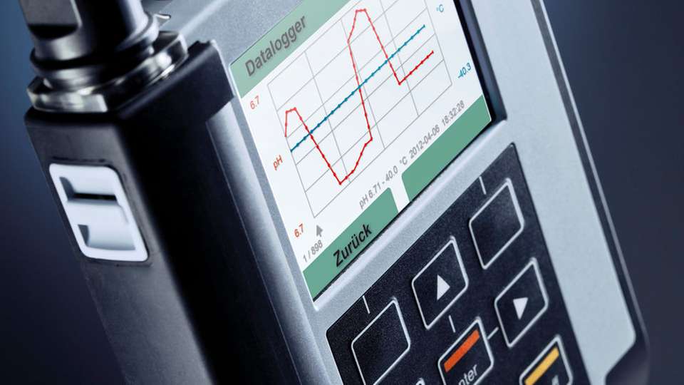 Portavo 908 Multi von Knick: Mobiles Messgerät für die Flüssigkeitsanalyse, mit dem es möglich ist, für bis zu drei Kalibrierpunkte die pH-Puffer selektiv auszuwählen. 