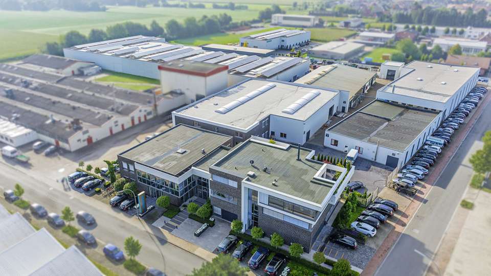 Börger von oben: Im Frühjahr 2015 bezog das Unternehmen aus Borken-Weseke drei neue Werkshallen mit einer Gesamtfläche von mehr als 4.000 m2. 