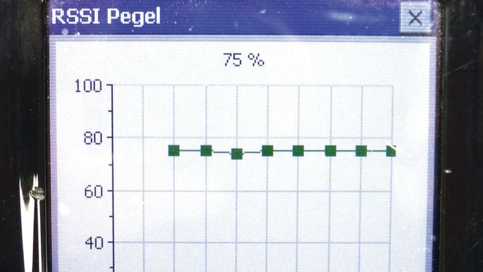 Funktest:  Mit einer Empfangsqualität von 75 Prozent ist ein derartiger Test auch unter Wasser kein Problem.