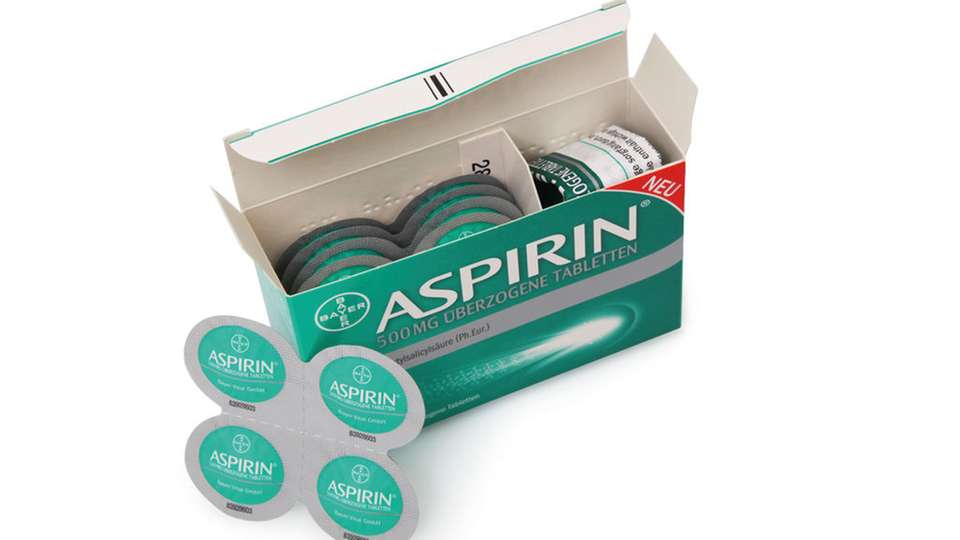 Doppelkammerfaltschachtel mit Aspirin-Tabletten im Vierer-Streifen 