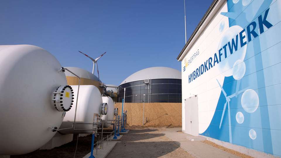 Power-to-Gas in Prenzlau: Ein Elektrolyseur in der Halle erzeugt Wasserstoff.
