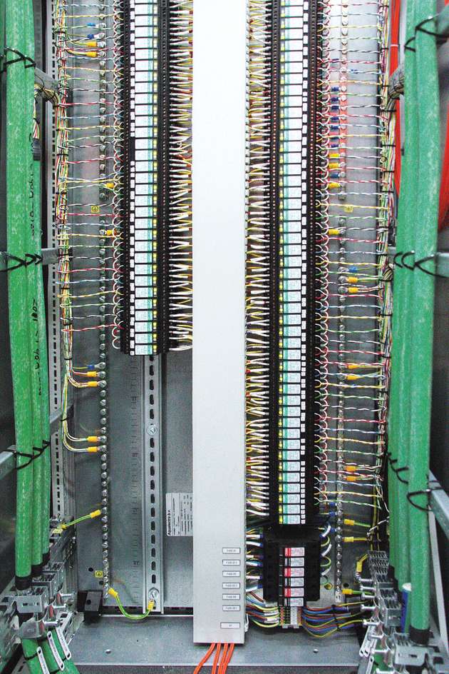 Datenschutz: Im Zweiten Coentunnel schützt das Schutzgerät Plugtrab PT FM Daten- und MSR-Leitungen.