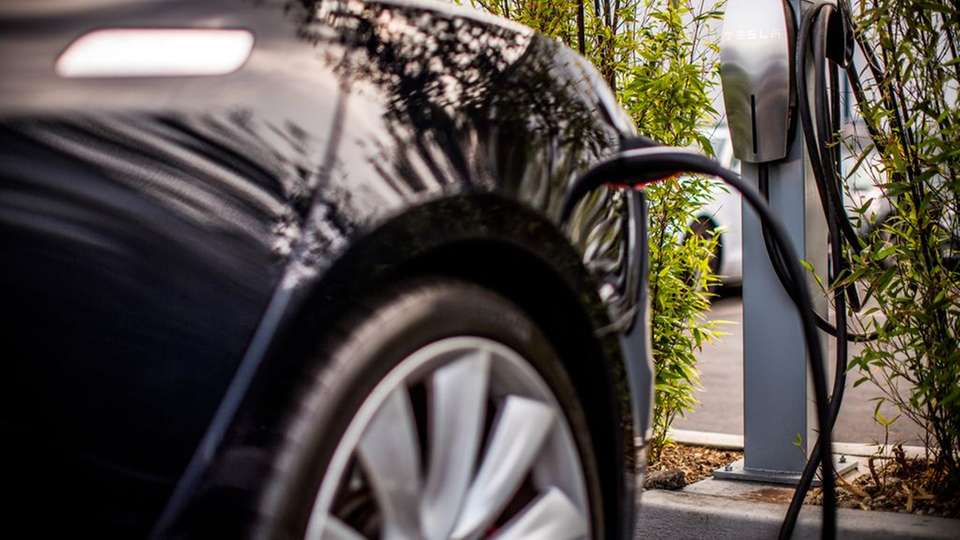Tesla-Fahrer haben bald auch an ihren Reise- und Freizeitzielen Zugang zu hunderten von Ladestationen.