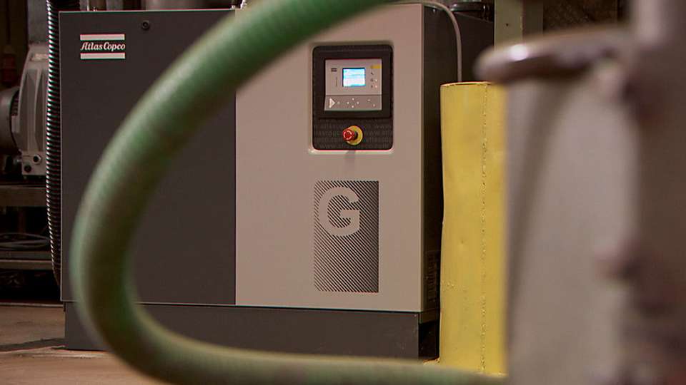 Die neuen GHS-VSD+-Vakuumpumpen von Atlas Copco lehnen sich optisch an das bekannte Kompressorendesign an. Alle Komponenten sind sauber in einem Gehäuse untergebracht. Die Maschinen werden der Öffentlichkeit auf der ComVac erstmals offiziell vorgestellt. 