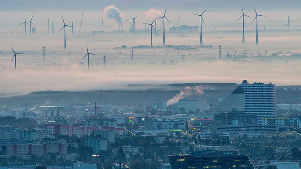 Windpark vor der Stadt - sind die Anlagen weit genug von Anwohnern entfernt, werden sie eher akzeptiert.