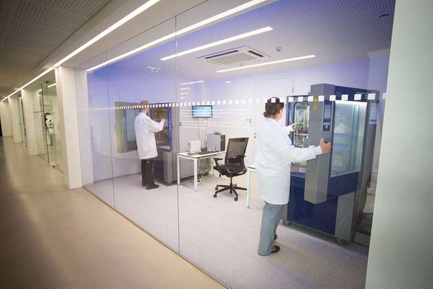 Im hauseigenen Reliability-Labor in Recoms neuer Firmenzentrale in Gmunden/Österreich wurden die Prototypen der REDIN-Serie aufwendigen Tests unterzogen.