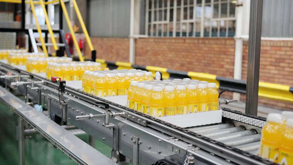 In Südafrika füllt Coca-Cola Canners verschiedene Softdrinks in PET ab. KHS entwickelte und installierte für den Standort Johannesburg eine komplett neue Linie.