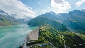 Das Speicherkraftwerk Kaprun bei Salzburg hat 1953 seinen Betrieb aufgenommen. 