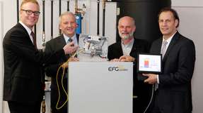 Innovation hautnah: Manuel Schmidt (Wago), Martin Leitner (VWEW), Martin Sandler (EFG Sandler) und Thomas Cloidt (Wago) mit dem neuen Modul E-Heat.