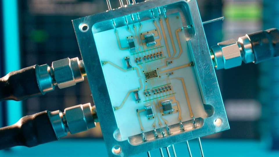 Durch die Verwendung moderner Silizium- oder Galliumarsenid-Halbleitertechnologien erhält man komplette RF-Systeme auf kleinstem Raum mit geringer Verlustleistung.