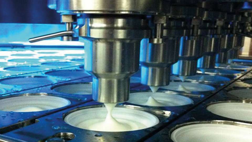 Die zu Bosch Packaging gehörende Osgood Industries Inc. aus Florida entwickelt, fertigt und vertreibt Füllund Verschließmaschinen für Becher in der Nahrungsmittelindustrie. Im Bild eine Füll- und Verschließmaschine für Joghurt.