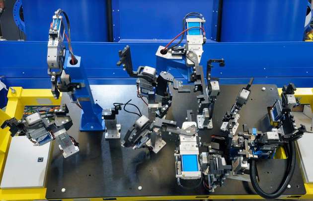Der Vorrichtungsbau rundet die Yaskawa-Kompetenz ab. Schlüsselfertige Anlagen aus einer Hand sind ein weiteres gutes Argument für diese Punktschweiß-Systeme