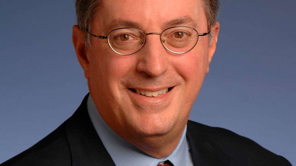 
                        
                        
                          Paul Otellini verlässt Intel 2013 nach fast vierzig Jahren Zugehörigkeit.

                        
                      