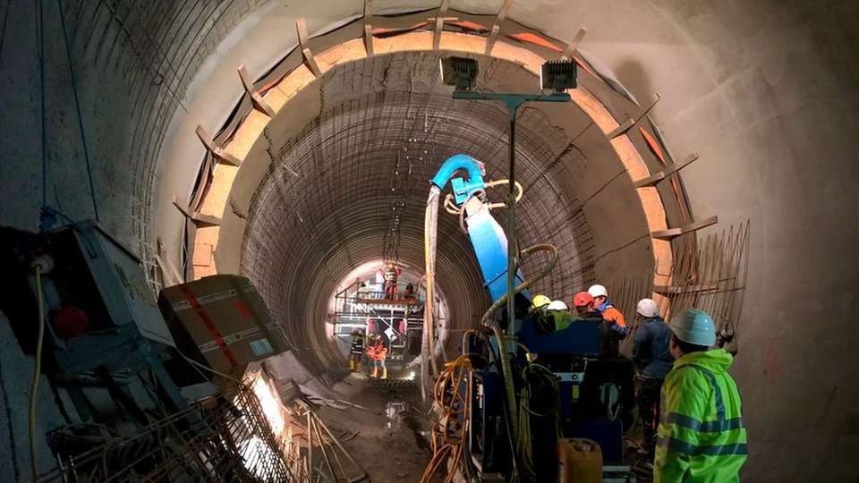 Abdichtungsarbeiten im Stollen des Pumpspeicherkraftwerks Reißeck II.