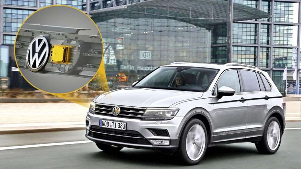 Der direkt hinter dem VW-Emblem verbaute Radarsensor erkennt Fußgänger