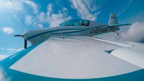 Weltrekord: Erstmals fliegt ein Flugzeug der Zertifizierungs-Kategorie CS23 rein-elektrisch. Der enthaltene Siemens-Motor hat eine Leistung von 260 Kilowatt und ein Gewicht von nur 50 Kilogramm – damit verfügt er über ein Rekord-Leistungsgewicht.