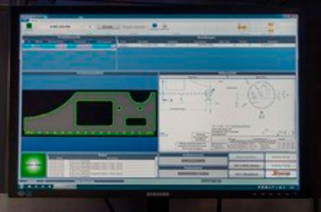 Stimmen CAD-Zeichnung und Blechteil überein? Das lässt sich am Bildschirm am Ende der Förderanlage feststellen.
