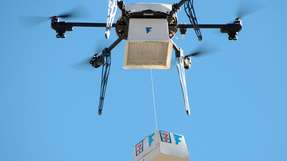 Die US-Supermarktkette 7-Eleven hat erstmals eine Bestellung durch eine autonome Flugdrohne ausgeliefert. 