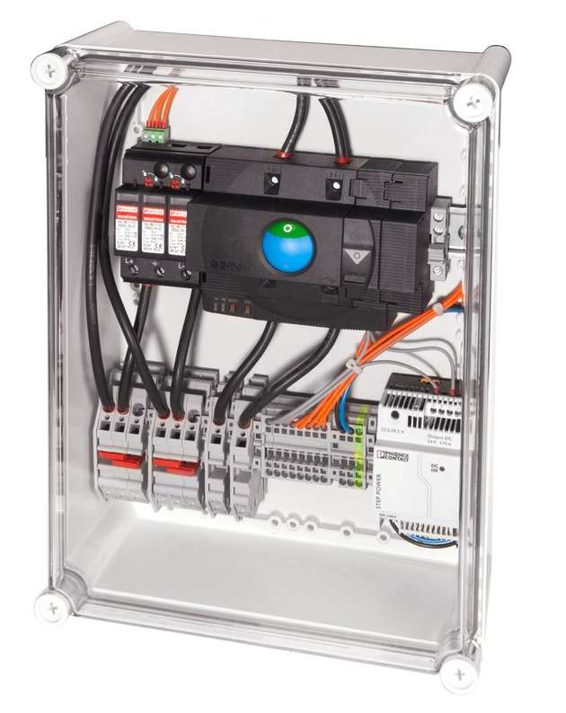 Der Feuerwehrschalter PVSEC-...AF1 mit Lichtbogenerkennung und Hybridtechnologie wird im Generatoranschlusskasten installiert.