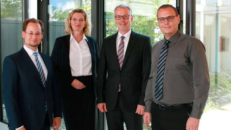 Freuen sich über die Zusammenarbeit (v.l.n.r.): Kai Notté (Bürklin Elektronik), Sabine Meyer-Proksch und Sven Holtgrewe (Conec), Markus Flechtner (Bürklin Elektronik).