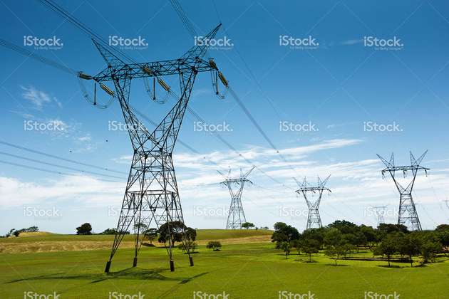 Energieverteilung: Im intelligenten Stromnetz lassen sich Energieströme dezentral aus der Ferne steuern. 