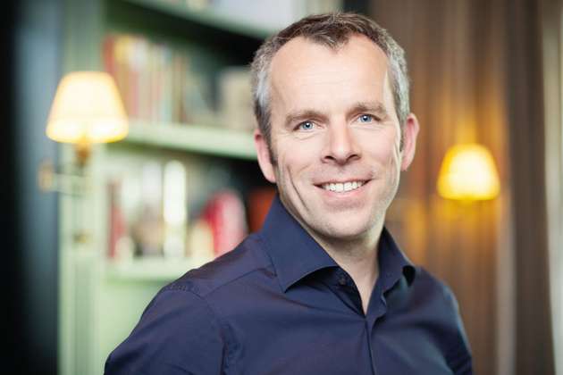 Ove Petersen, Geschäftsführer bei GP Joule: „Die Kosten der Elektrolyse zur Erzeugung von grünem Wasserstoff sinken durch die Installation vieler und großer Anlagen am schnellsten und am deutlichsten. Die Studienergebnisse bestärken uns sehr, mit unserer Investitionsstrategie zur Entwicklung und Fertigung von PEM-Elektrolysestacks und 
Elektrolyseuren sowie der Entwicklung und Konzeption von Sektorenkopplungs-Projekten und integrierten Energiesystemen absolut richtig zu liegen.“