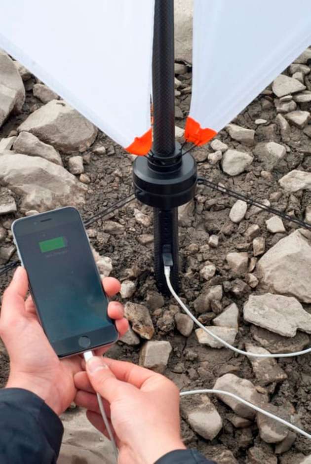 Das Handy unterwegs aufladen per Windturbine statt per Power Bank.