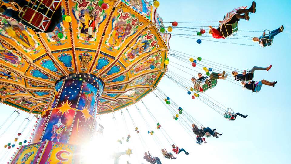 Alles dreht sich auf der Kirmes: Karusselle, Riesenräder, Stromzähler. Messtechnik hilft, die Energieversorgung zu sichern.