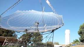 Mit einem speziell fokussierten Parabolspiegel mit integriertem Rohrsystem lässt sich die Sonnenenergie besonders wirkungsvoll umwandeln.