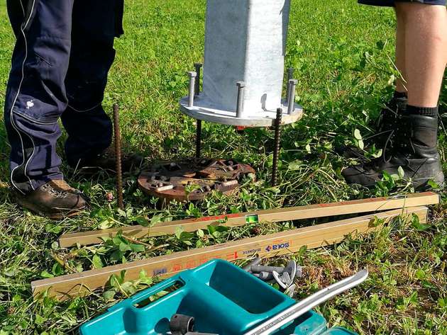 Betonlose Spinnanker-Fundamente ermöglichen die landwirtschaftliche Bearbeitung bis an die Stützen und eine rückstandslose Demontage der APV-Anlage.