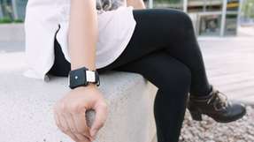 Die Anti-Smartwatch namens Moment soll die Konzentration des Trägers weg von Devices hin zu seiner Umgebung lenken.