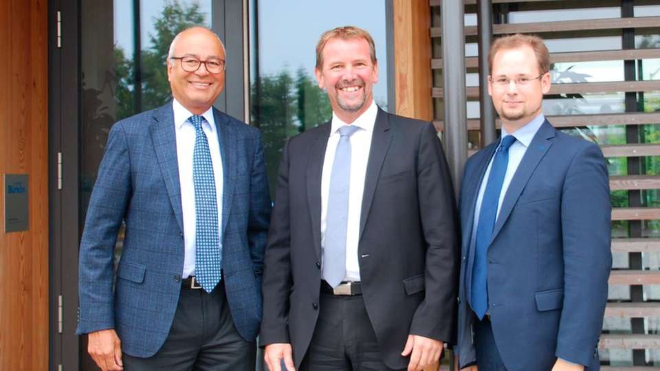 V.l.n.r: Alfred Lipp, Leiter Vertrieb und Marketing von Bürklin Elektronik, Markus Lorenz, European Industrial Distribution Sales Manager von Molex und Kai Notté, Produktmanager von Bürklin Elektronik