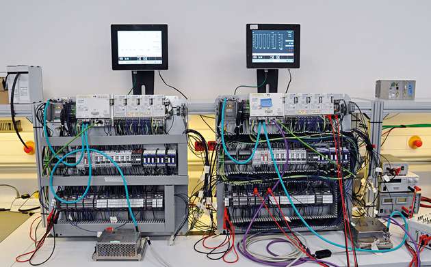 Testaufbau: Die Touch-Panel-Computer werden speziell für den jeweiligen Führerstand angepasst. 