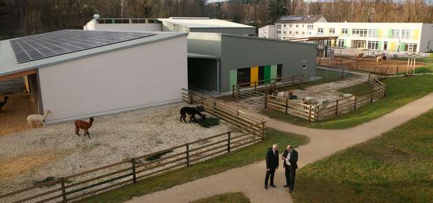 Vorreiter: Im Therapiezentrum des Bunten Kreises in Stadtbergen bei Augsburg kommt die Kaskadenmessung bereits zum Einsatz. Der Strom aus der PV-Anlage (96 kWp) versorgt sowohl die Gebäude als auch die Wärmepumpen mit Sonnenstrom.