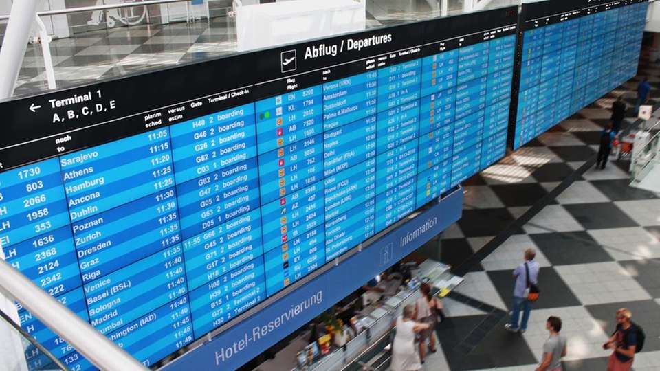 Die Anzeige am Münchner Flughafen besteht aus 72 Full HD-Displays