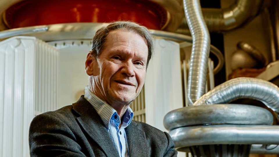  Über 50 Patente zu HGÜ: Asplund trug mit seiner Arbeit entscheidend dazu bei, dass diese HGÜ-Technologie zum neuen Standard für die zuverlässige unterirdische Übertragung von Strom über weite Strecken wurde.