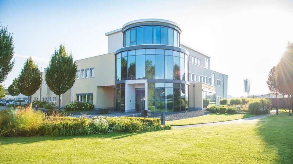 Die neu gegründete Helmholz GmbH & Co. KG übernimmt das komplette operative Geschäft der bisherigen Systeme Helmholz GmbH. Dabei bleiben alle Arbeitsplätze ebenso erhalten wie der Firmensitz in Großenseebach