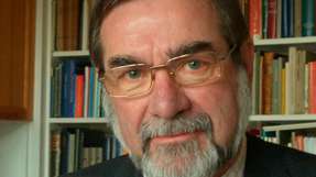 
                        
                        
                          „Es gibt keinen Strommarkt in Deutschland, sondern­ nur einen planwirtschaftlich organisierten Vertrieb­ von teurem und schlechtem Strom.“
Klaus G. Krämer, Lehrbeauftragter an der TU Berlin
                        
                      