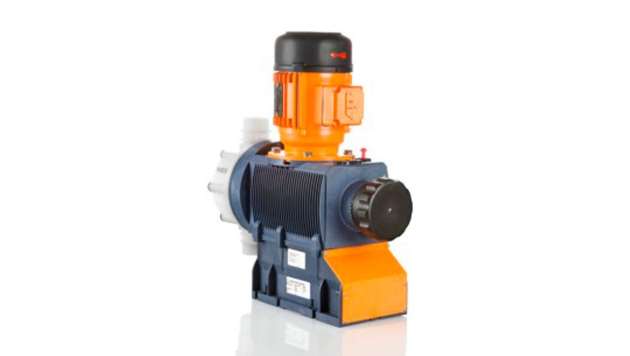Die Motor-Membrandosierpumpe Sigma/3 dosiert Getränke exakt und zuverlässig mithilfe von einer Mehrschicht-Sicherheitsmembran, eines Überströmventils und integrierter Entlüftung.