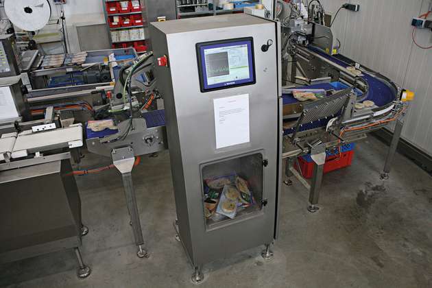 Das Ishida AirScan-System erkennt kleinste Leckagen und verbringt Ausschussprodukte in eine Sammelkammer.