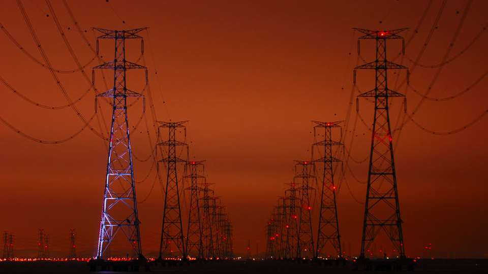 Im roten Bereich: Die Ziele der Energiewende werden weitestgehend verfehlt und die Strompreise sind zu hoch. So lautet das Ergebnis des 5. Energiewende-Monitoring.