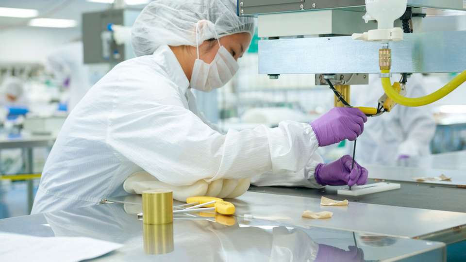 Produktion unter Reinraumbedingungen bei Merck in Danvers, USA.