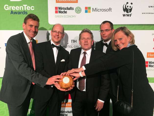 Das RWE-Team in Berlin (v.l.): Sebastian Ackermann, Leiter
Unternehmenskommunikation und Marketing RWE Deutschland, Dr. Torsten Hammerschmidt,
Projektleiter Smart Country, Dr. Joachim Schneider, Technikvorstand RWE Deutschland, David
Kryszons, Pressesprecher Rheinland-Pfalz / Trier, und Iriet Gorenc, Messe-Expertin RWE Service.